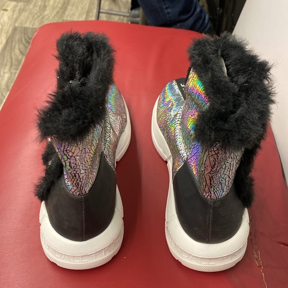 Shoes - Picture 2 of 3